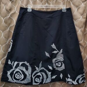 Liz & Co size 10 women's A line skirt/black white rose pattern embroidered skirt